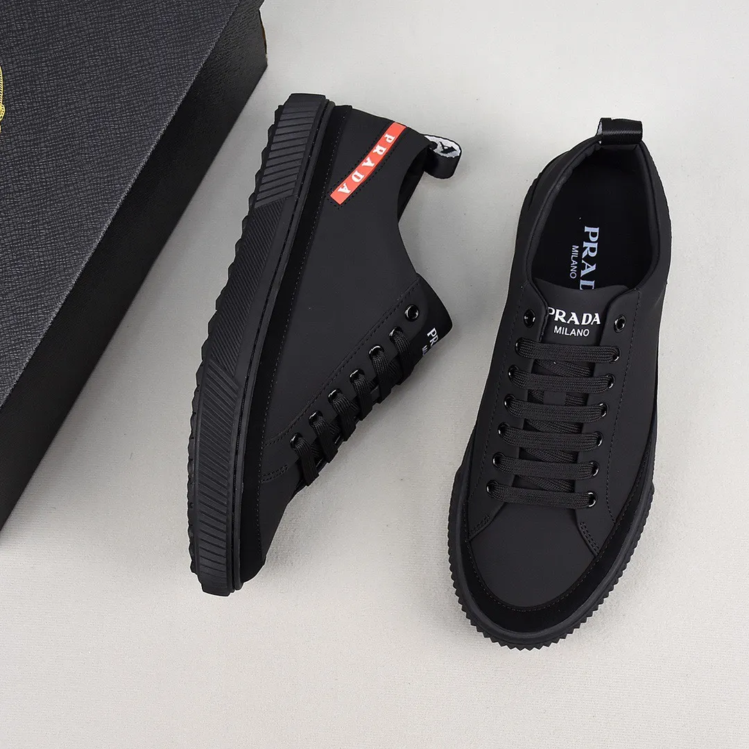 【PRADA】Men's shoes 💰400💰. Detonate the whole place! An international brand that is constantly innovating. This men's casual shoe is the original version. It is made of cowhide leather at a ratio of one to one at the store. It has leather feet and rubber non-slip outsole. It is breathable and comfortable. Quality speaks for itself. 👄38-44